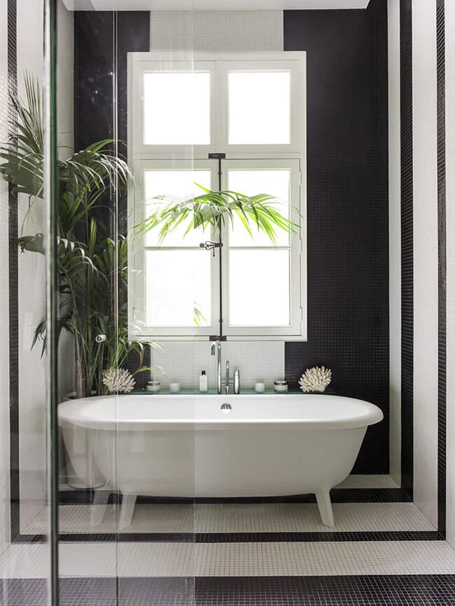 Parisian Pied-à-terre by Studio Razavi Architecture • on @SavvyHome