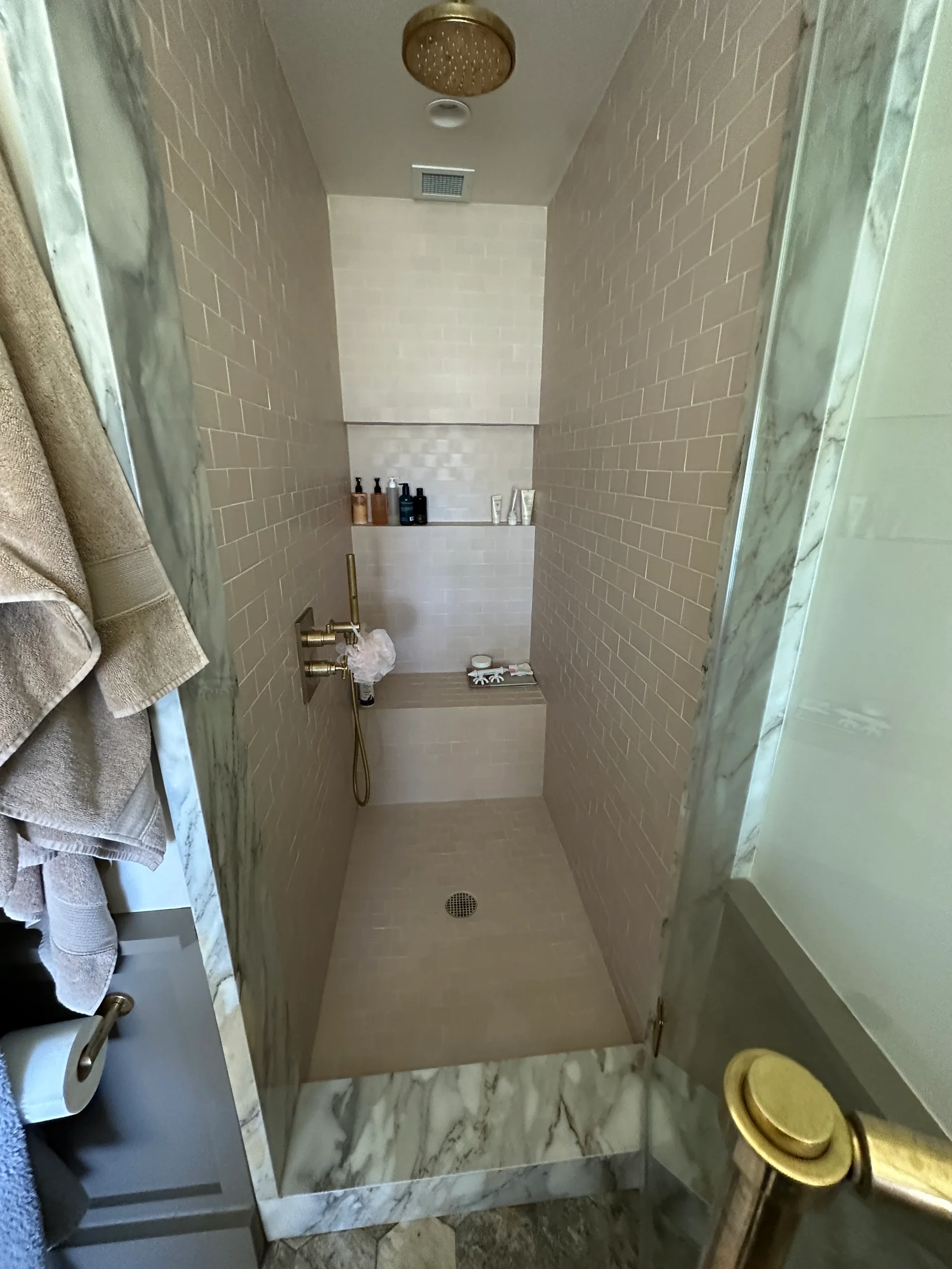 Bathroom interior — photo 16