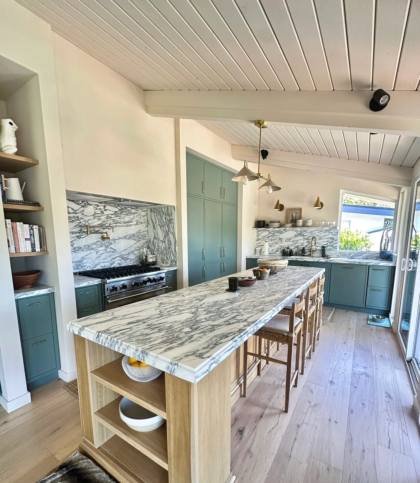Kitchen interior — photo 20