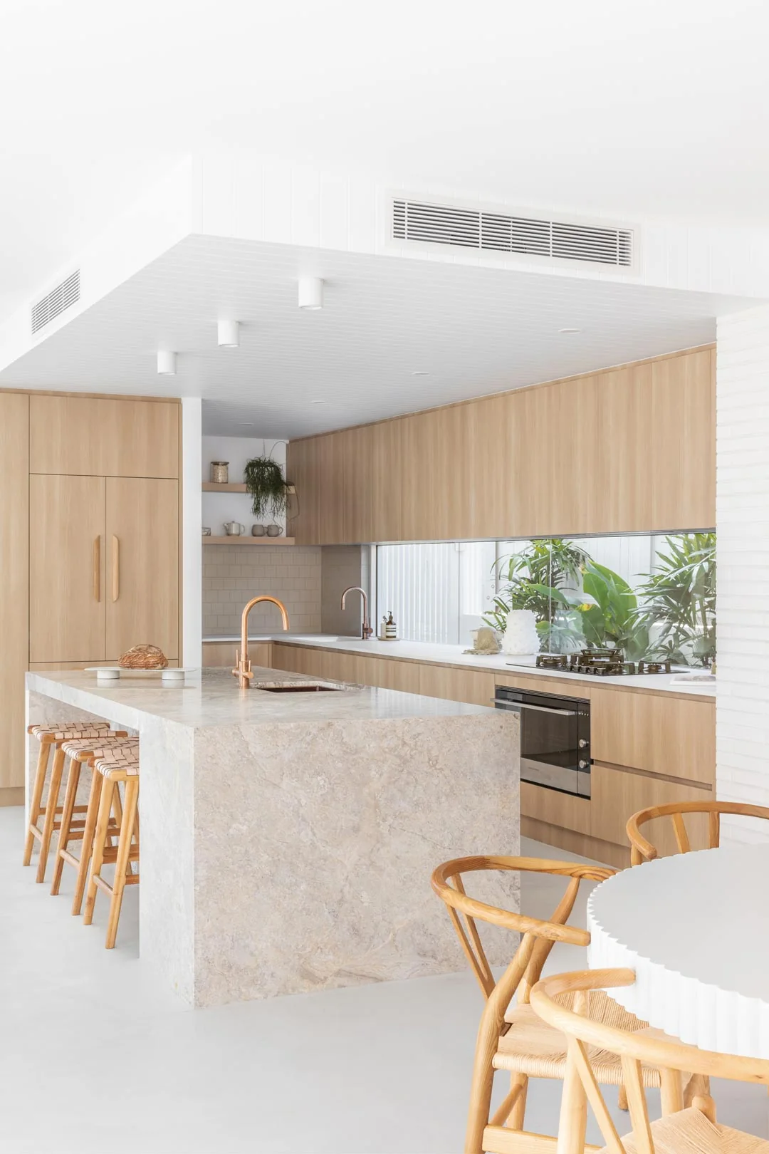 Kitchen interior — photo 21