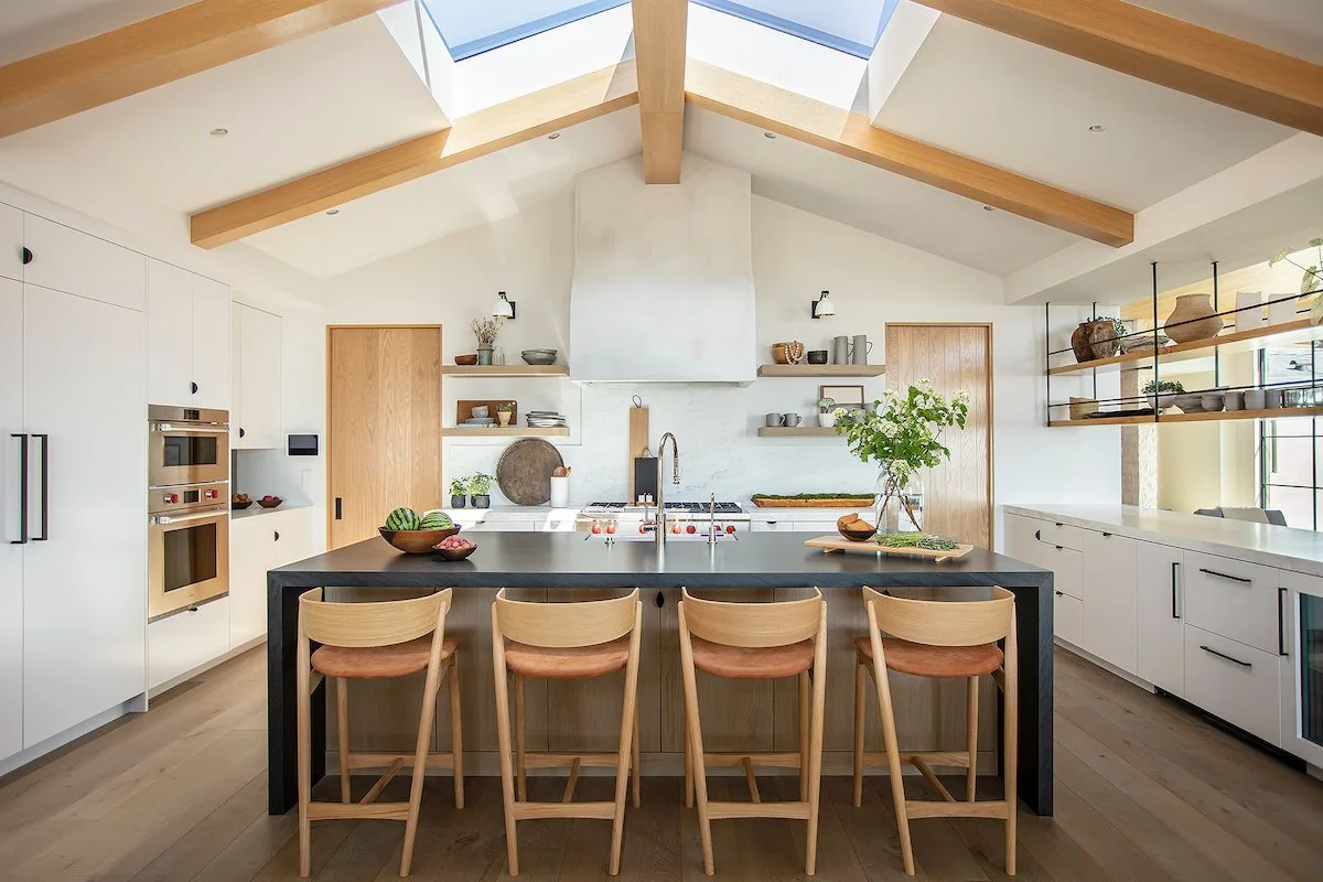 Kitchen interior — photo 24