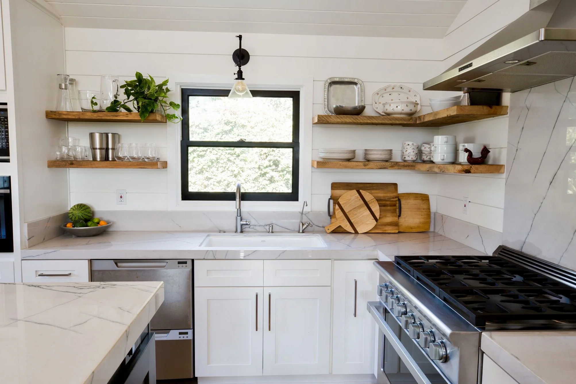 Kitchen interior — photo 26