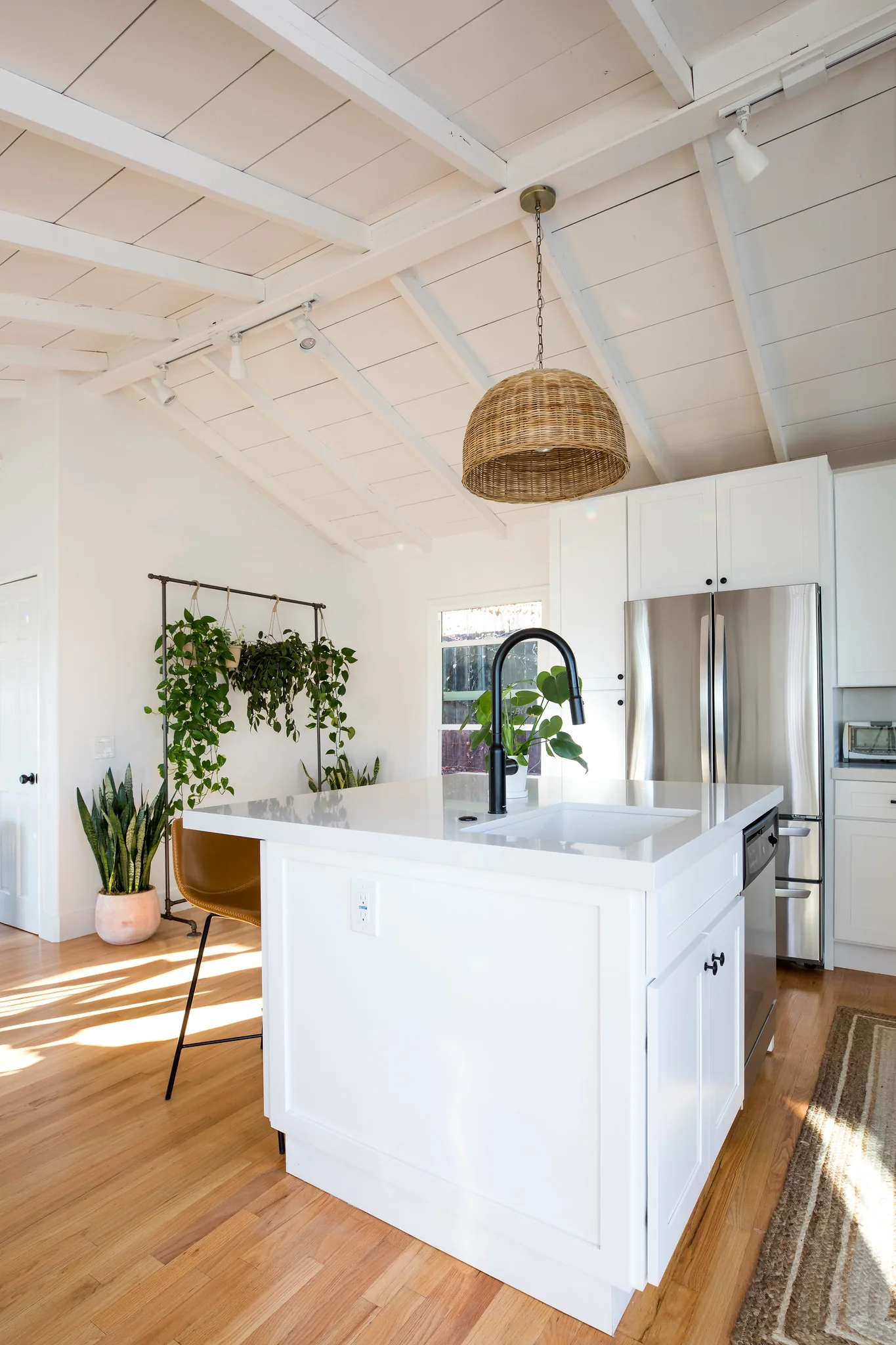 Kitchen interior — photo 34