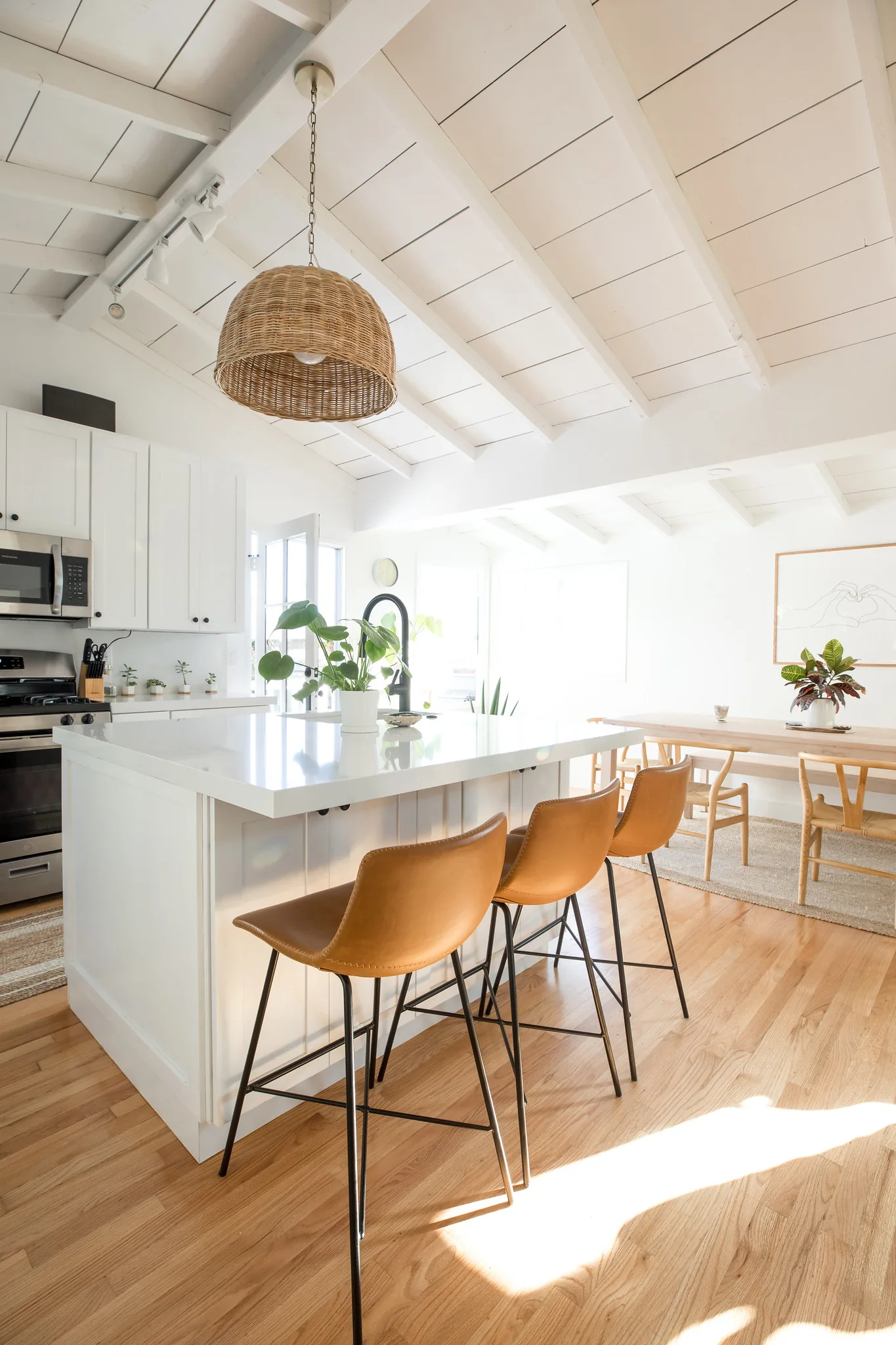 Kitchen interior — photo 35