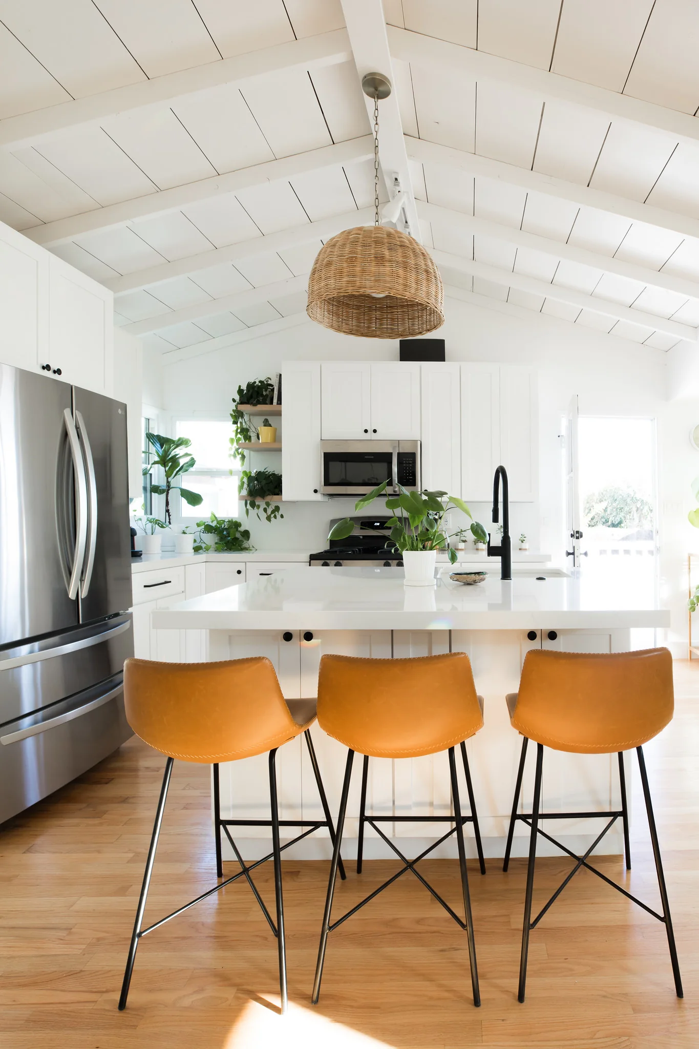 Kitchen interior — photo 36