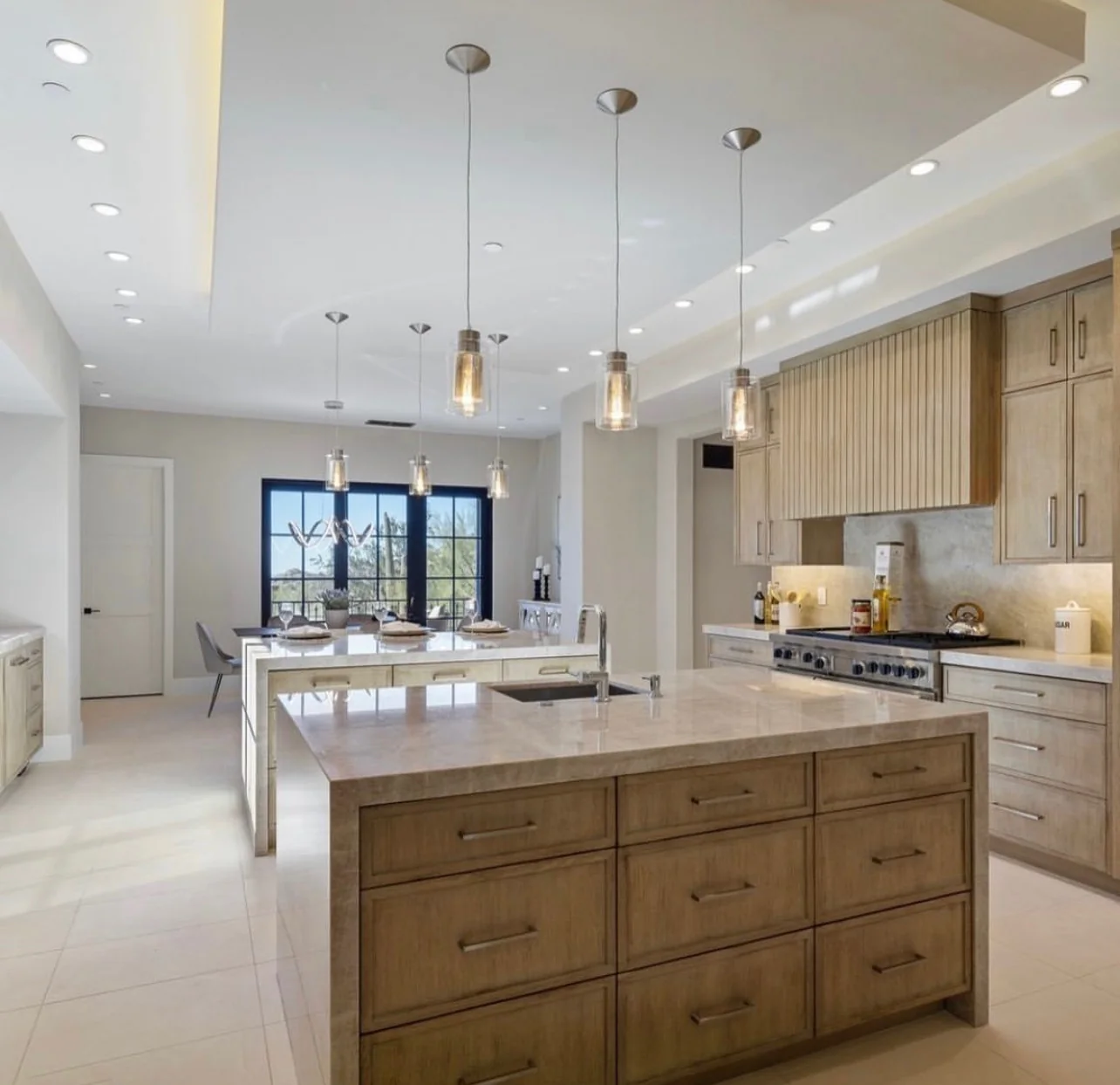 Kitchen interior — photo 40