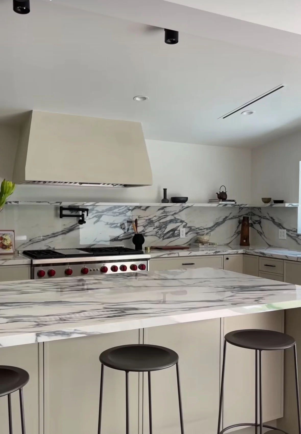 Kitchen interior — photo 58